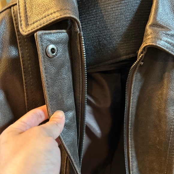 Eddie Bauer Women’s XS full grain leather jacket - Picture 3 of 11